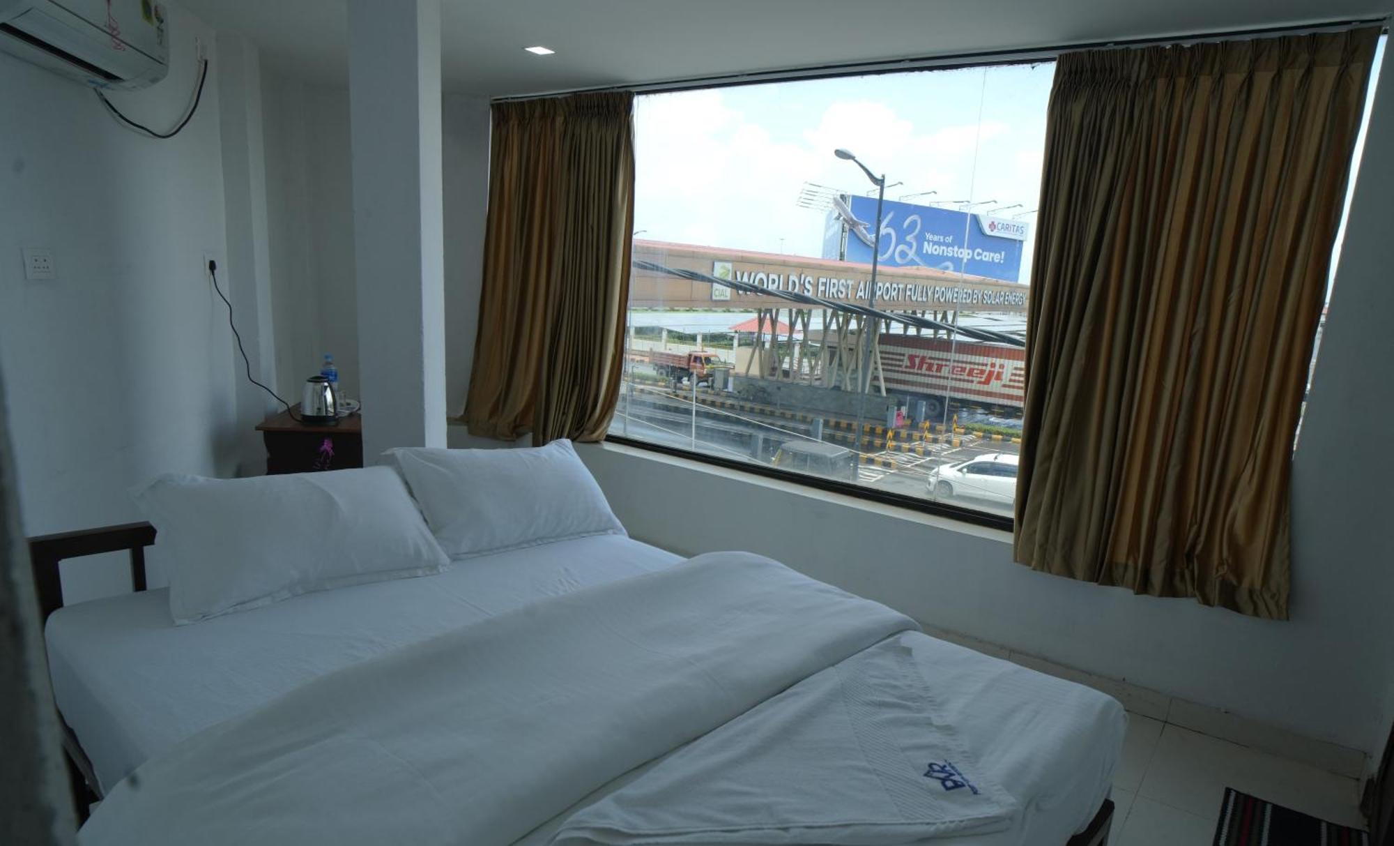 Hotel Port View Residency Pvr à Nedumbassery Extérieur photo