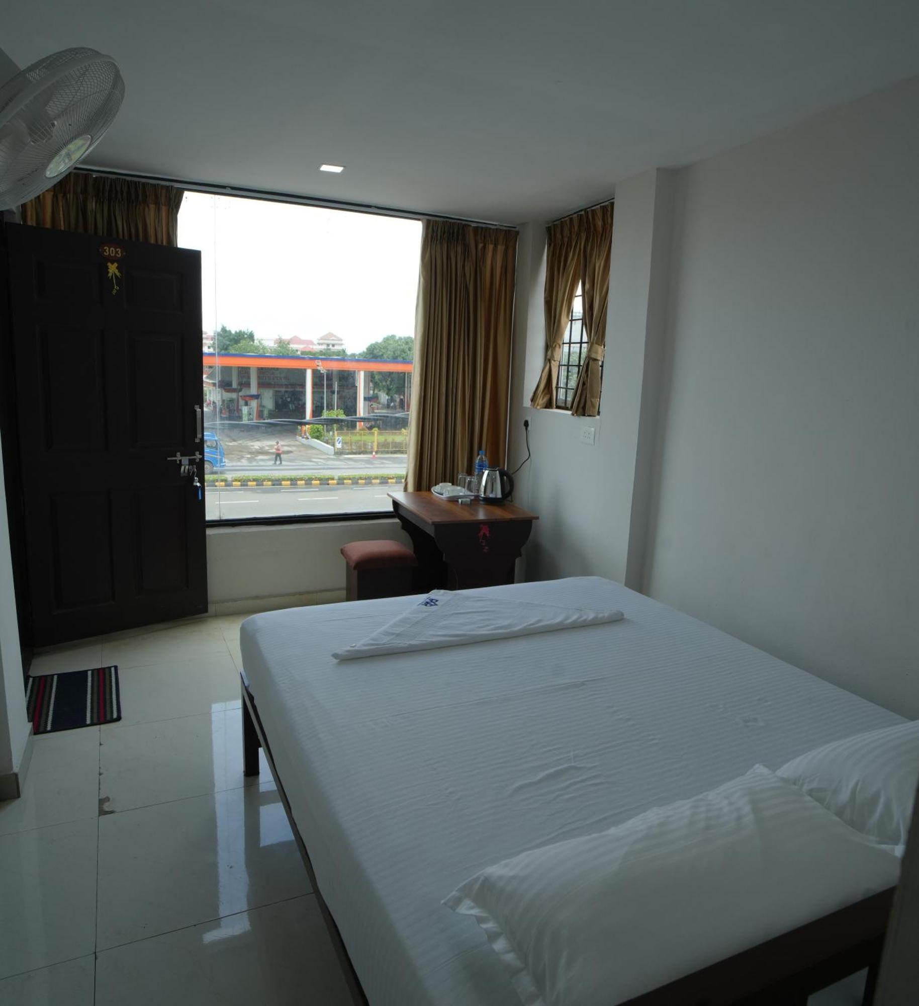 Hotel Port View Residency Pvr à Nedumbassery Extérieur photo