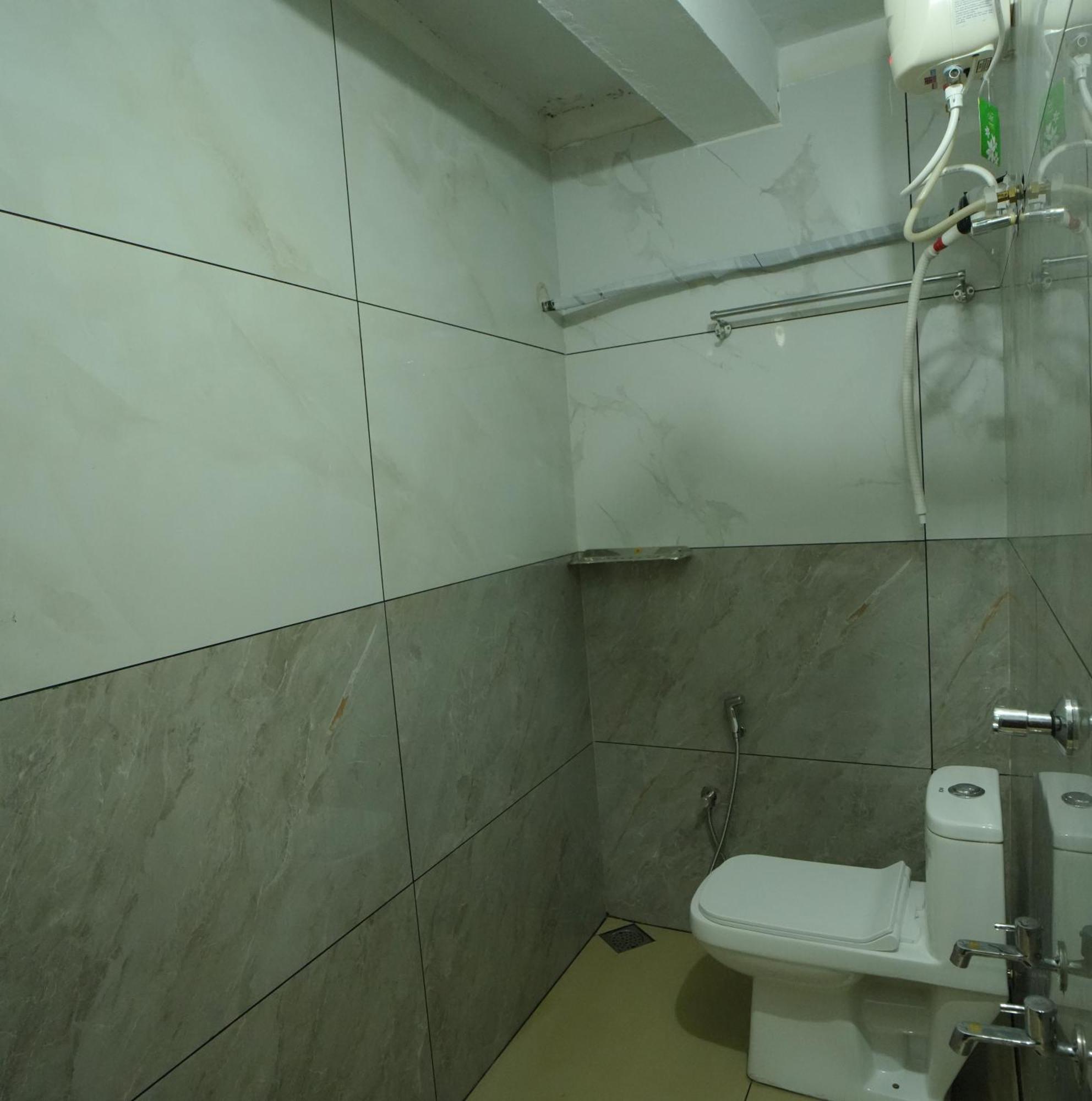 Hotel Port View Residency Pvr à Nedumbassery Extérieur photo